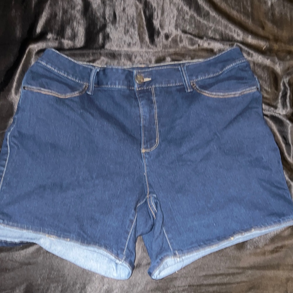 Blue medium wash denim shorts size 20W